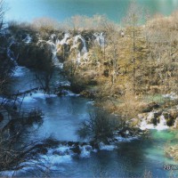 プリトビッチェの雪どけ水の滝群は すごく冷たくて すごく気持いい水