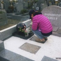 墓地は30年以上前に購入して巻石のデザインは敏和さんと恵子の顔を1つに合わしたものも30年前に入れたもの