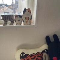 窓辺の猫たち